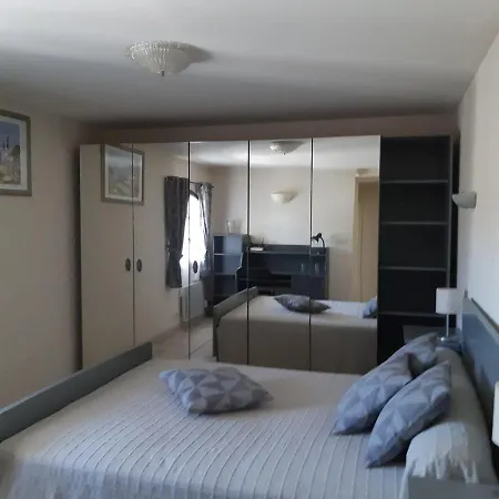 Appartement L'arche En Rez De Jardin De A *